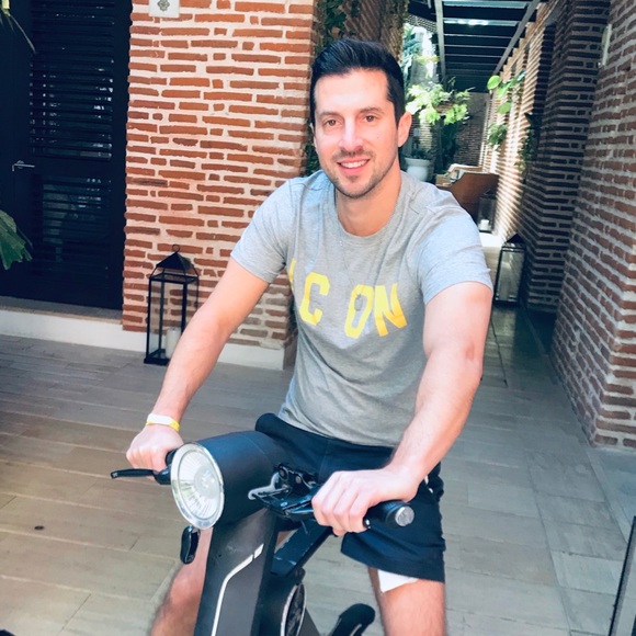 Meet your Posher, Damien - Picture 2 of 2